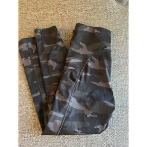 Athleta Camo Ultimate Stash Tight Leggings Women's Size S Black Grey Activewear